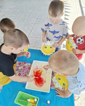 Рисование на воде "Наше яркое лето"